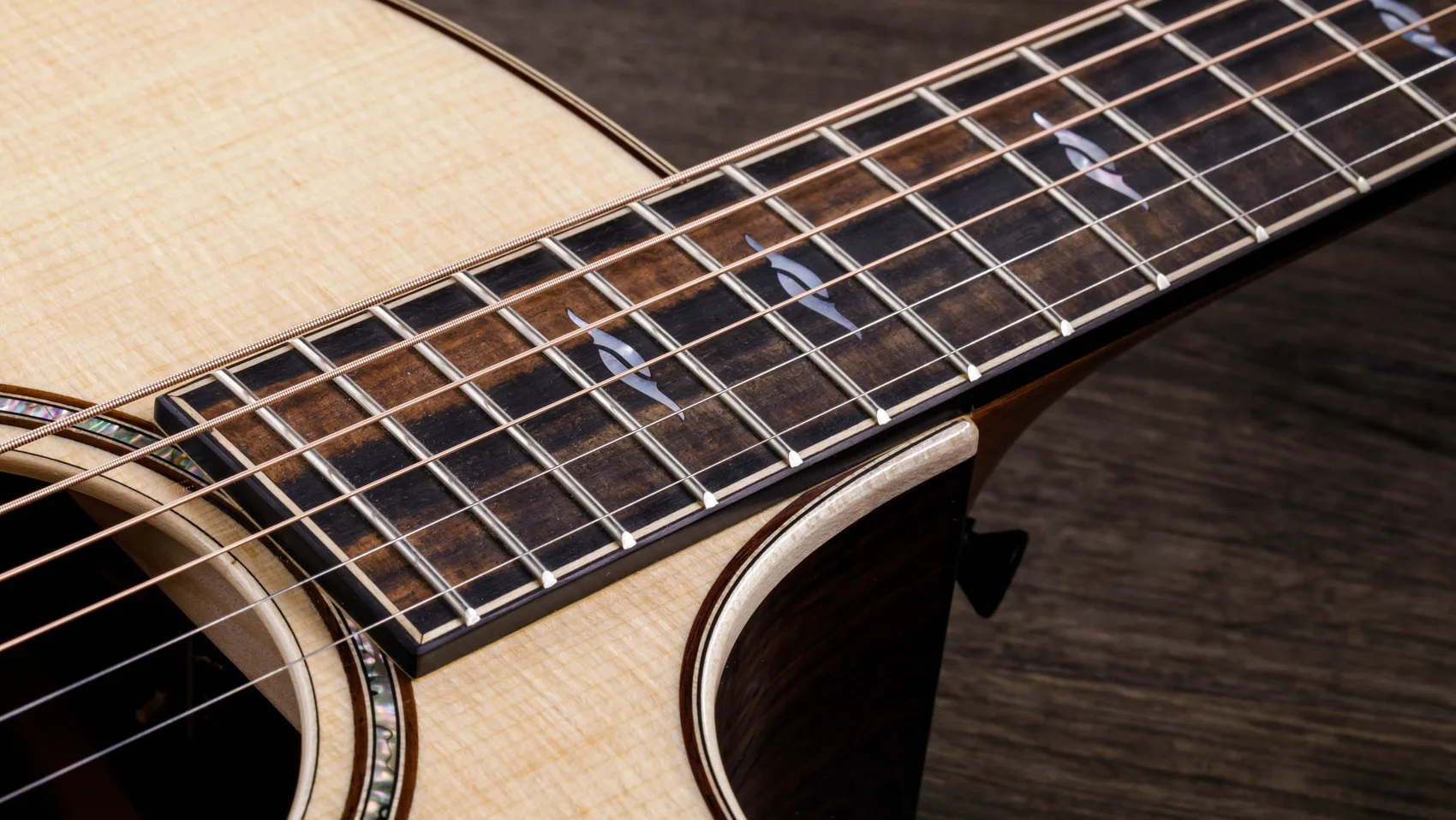 814ceIndian Rosewoodアコースティックエレクトリックギター | Taylor