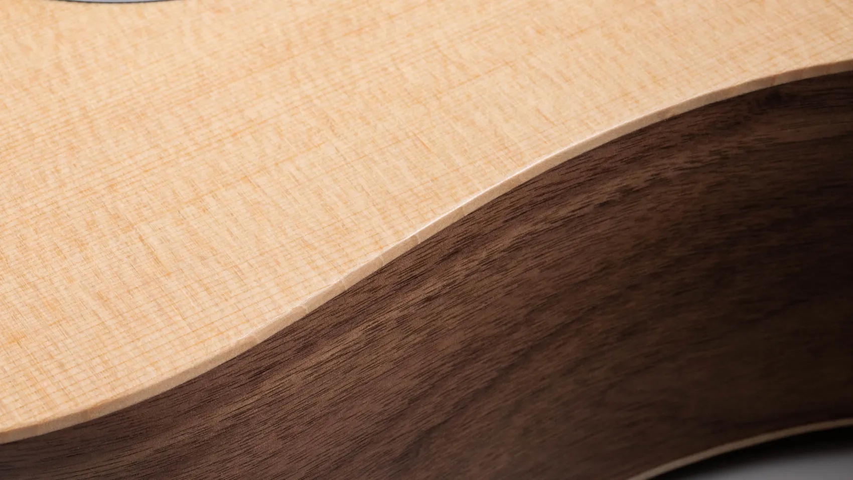 Big Baby TaylorLayered Walnutアコースティック ギター | Taylor Guitars