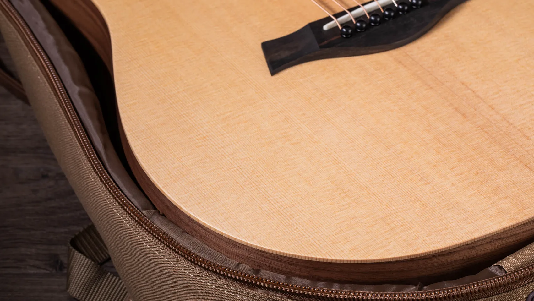 Big Baby TaylorLayered Walnutアコースティック ギター | Taylor Guitars