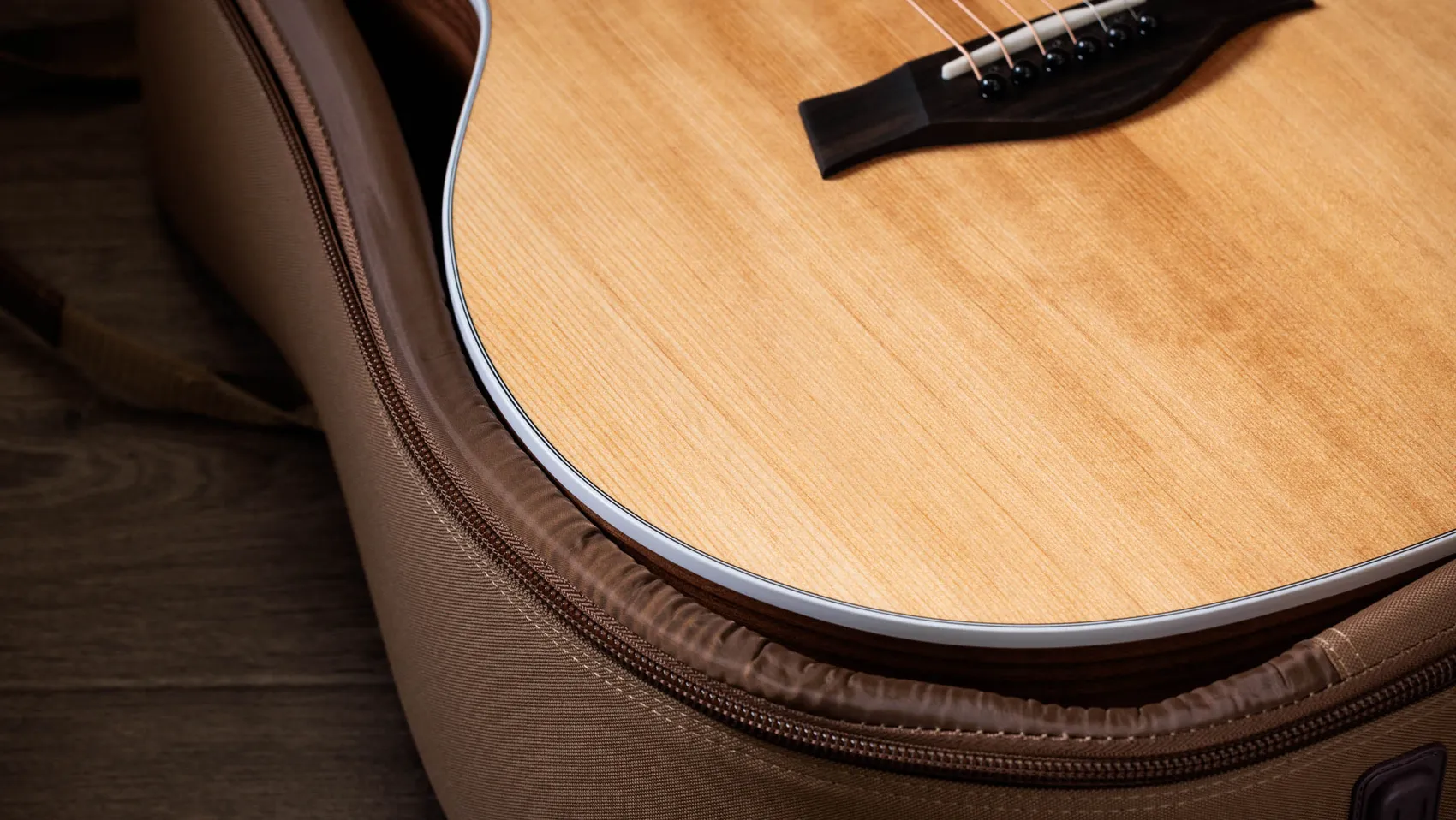 214ceLayered Walnutアコースティックエレクトリックギター | Taylor