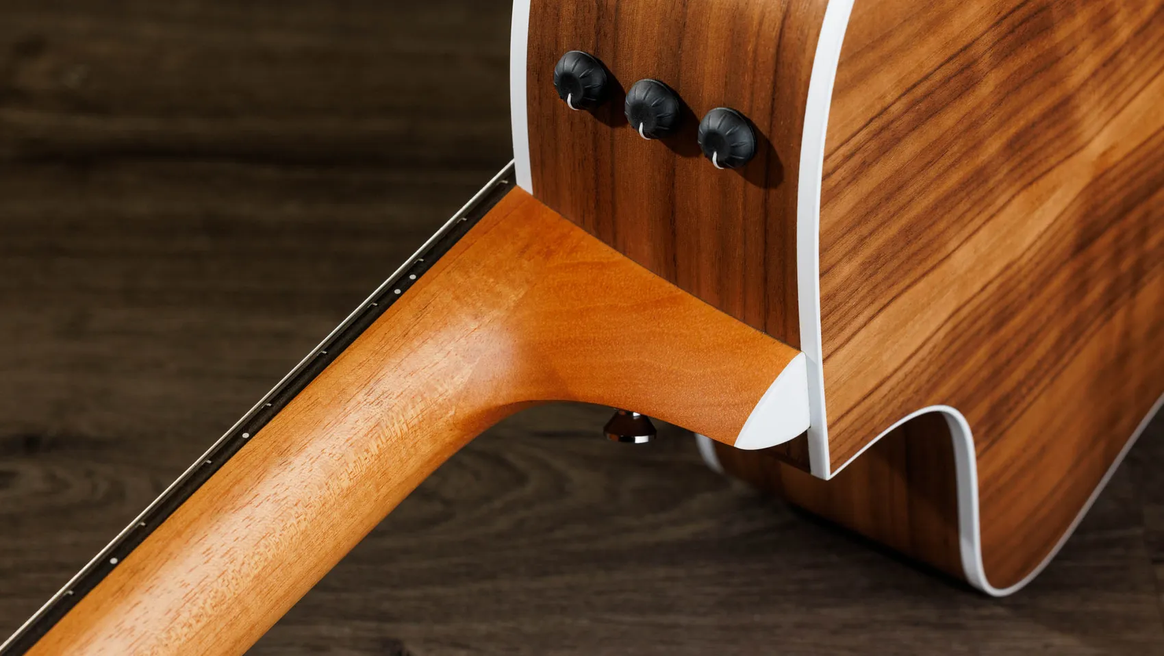 214ce-NWalnutアコースティック エレクトリック ギター | Taylor Guitars