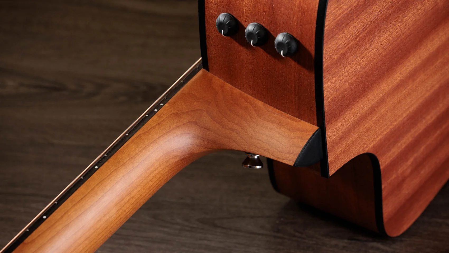 110ce レイヤード・サペリ アコースティック エレクトリック ギター