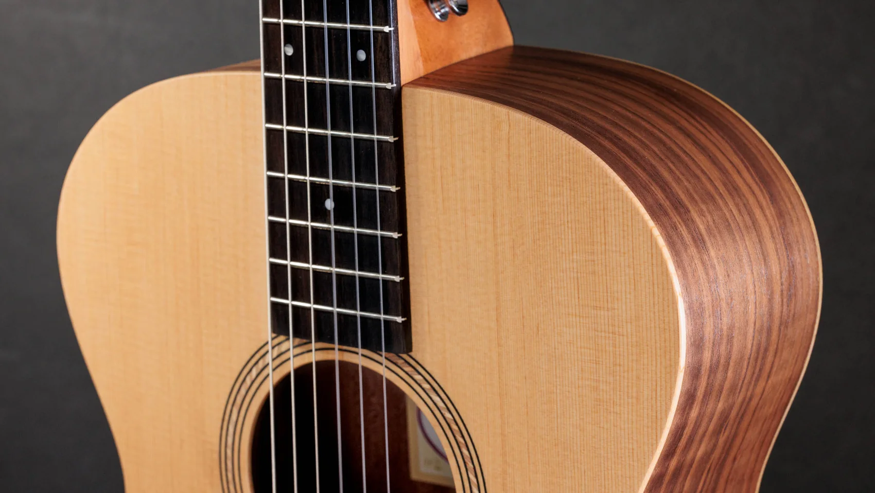 Academy 12e-N ウォルナット エレクトリック ギター | Taylor Guitars