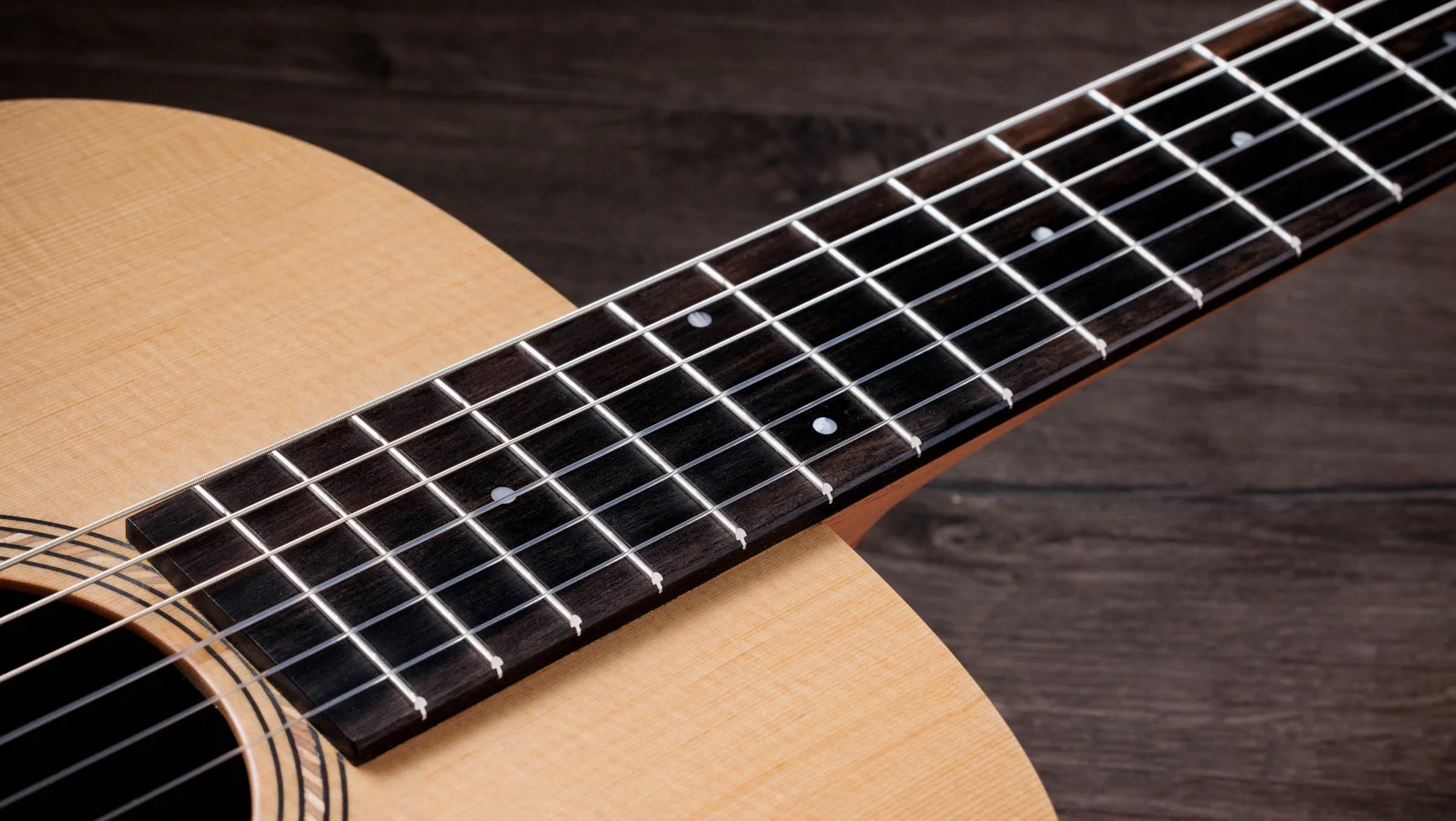 Academy 12e-N ウォルナット エレクトリック ギター | Taylor Guitars