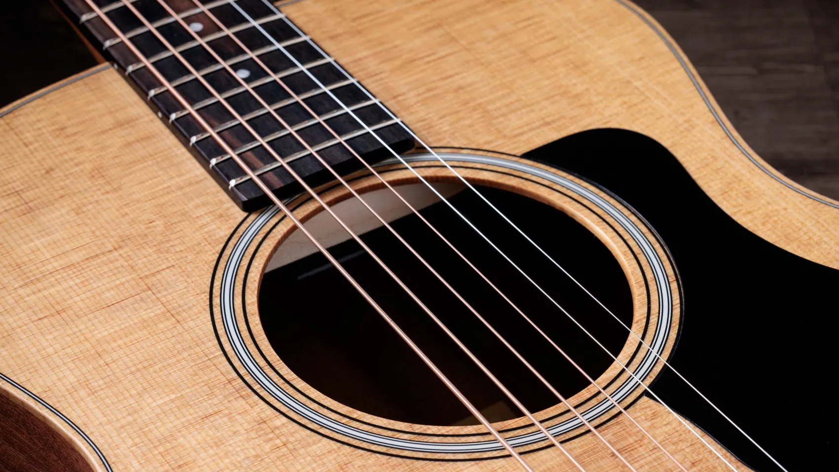 GS MiniLayered Sapeleアコースティック ギター | Taylor Guitars