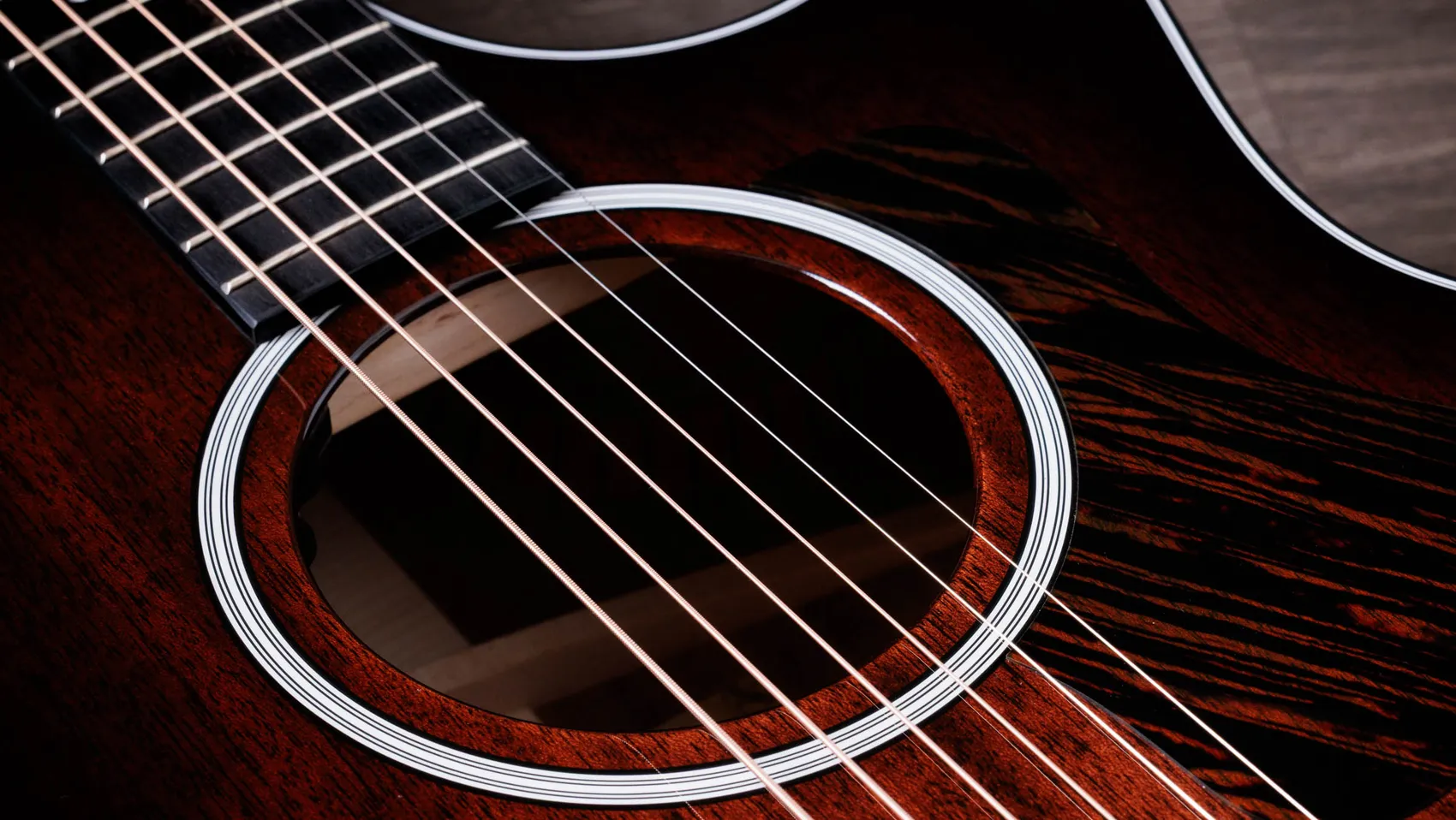 次世代324ceSapeleアコースティックエレクトリックギター | Taylor Guitars