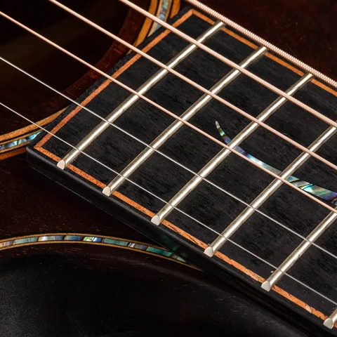 コア シリーズアコースティックギター | Taylor Guitars