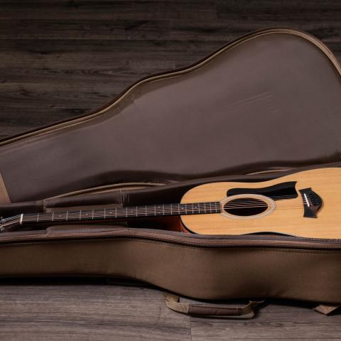アコースティックギター100シリーズ | Taylor Guitars