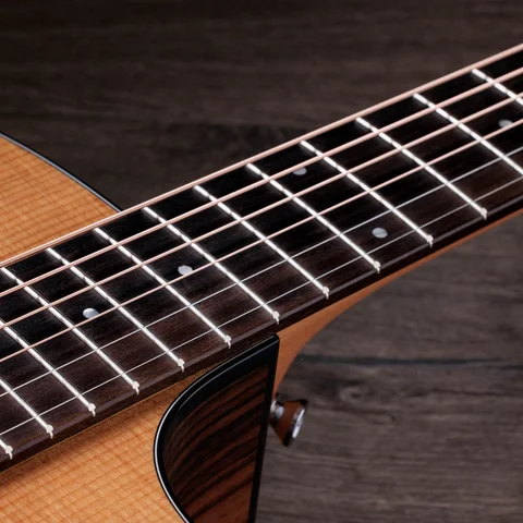 200 Series アコースティックギター | Taylor Guitars