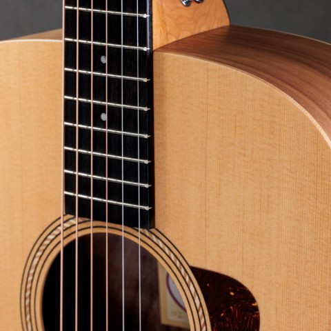 Academy Series アコースティックギター | Taylor Guitars