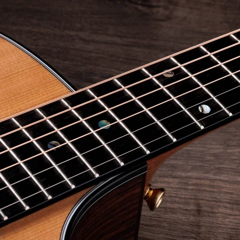 700 Series アコースティックギター | Taylor Guitars