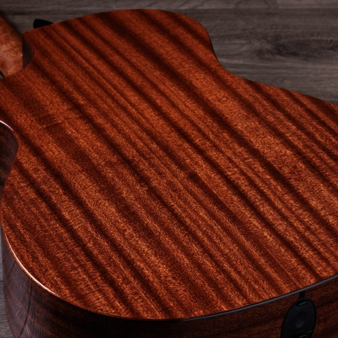 アコースティックギター300シリーズ | Taylor Guitars