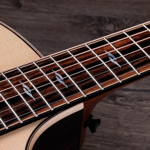 左利き用アコースティックギター | Taylor Guitars