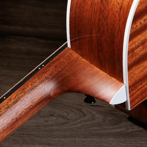 500 Series アコースティックギター | Taylor Guitars