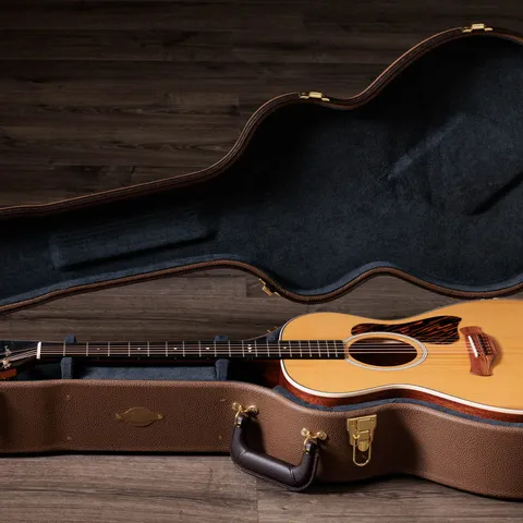 Tropical Mahoganyアコースティックギター、ボディウッド | Taylor Guitars