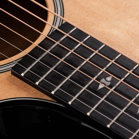 500 Series アコースティックギター | Taylor Guitars