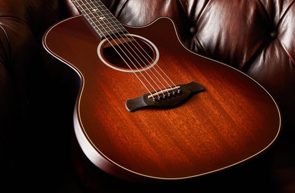 taylor-features-top-woods-mahogany-BE324ce